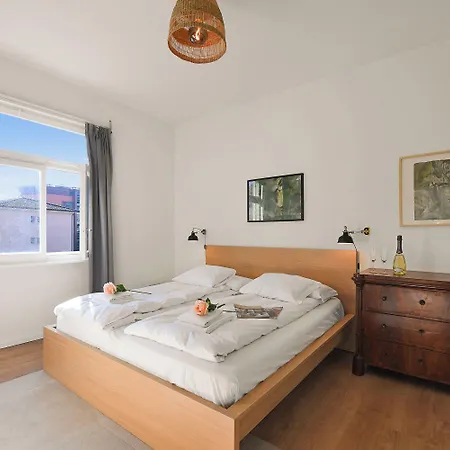 Modern - Happy Lugano