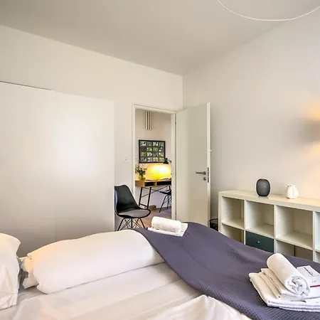 Modern - Happy לוגאנו