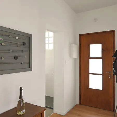 Modern - Happy לוגאנו